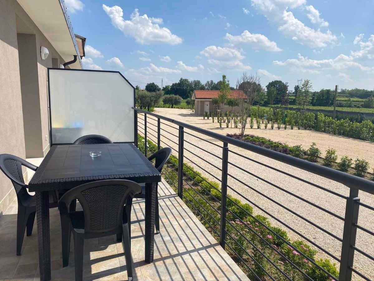 Agricamping Al Grappolo Divino Лацизе Екстериор снимка